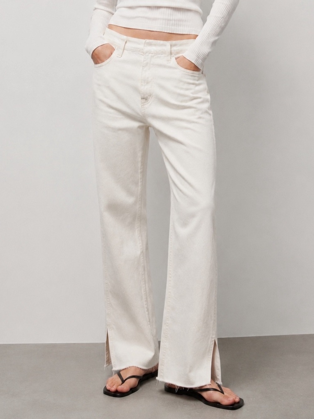 Zara Straight Leg Raw Hem Side Slits Jeans in Ecru Size 6